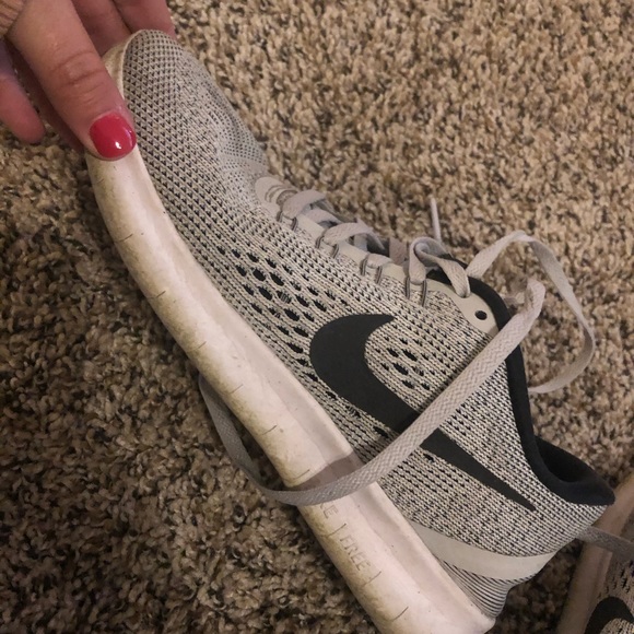 Women’s nike shoes - Picture 1 of 2